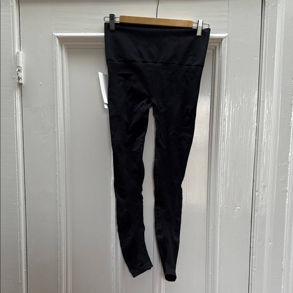 Blanqi Black Leggings size small